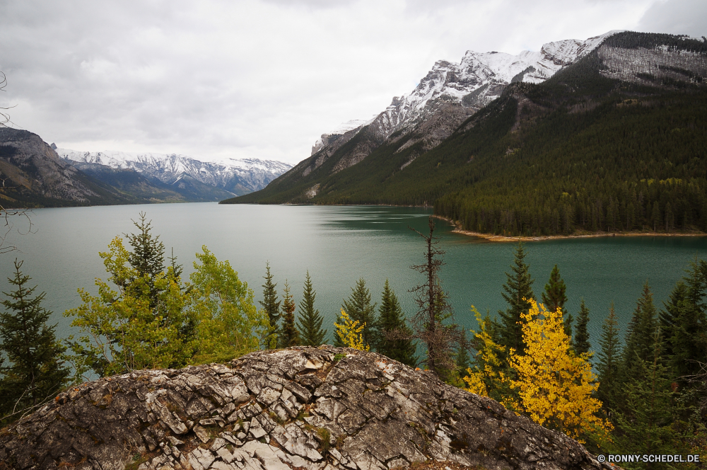 Banff National Park Bereich Berg See am See Berge Ufer Landschaft Wasser Wald Himmel Park Fluss Schnee nationalen Gletscher Reisen im freien Reflexion Spitze Baum Wolken Tourismus geologische formation Sommer Fels Wolke Szenerie Bäume Wildnis landschaftlich Ozean Ruhe Szene im freien Becken Panorama klar Vorgebirge natürliche Hügel natürliche Höhe Felsen Meer hoch natürliche depression Stein friedliche Hügel Teich Klippe Umgebung Eis Tal ruhige Küste Landschaften Herbst Bucht Gras Wahrzeichen Landschaften felsigen Urlaub entfernten horizontale malerische Panorama Kiefer kalt Erhaltung Horizont Rocky Mountains Kanal Sonne Entwicklung des ländlichen Mount Tag Norden Hölzer Bereich Stream idyllische bewölkt Insel am Morgen Hochland Grat Saison Farbe sonnig Attraktion gelassene Küste Boot Wüste Körper des Wassers Tourist fallen range mountain lake lakeside mountains shore landscape water forest sky park river snow national glacier travel outdoors reflection peak tree clouds tourism geological formation summer rock cloud scenery trees wilderness scenic ocean calm scene outdoor basin panorama clear promontory natural hill natural elevation rocks sea high natural depression stone peaceful hills pond cliff environment ice valley tranquil coast scenics autumn bay grass landmark landscapes rocky vacation remote horizontal picturesque panoramic pine cold conservation horizon rockies channel sun rural mount day north woods area stream idyllic cloudy island morning highland ridge season color sunny attraction serene coastline boat desert body of water tourist fall