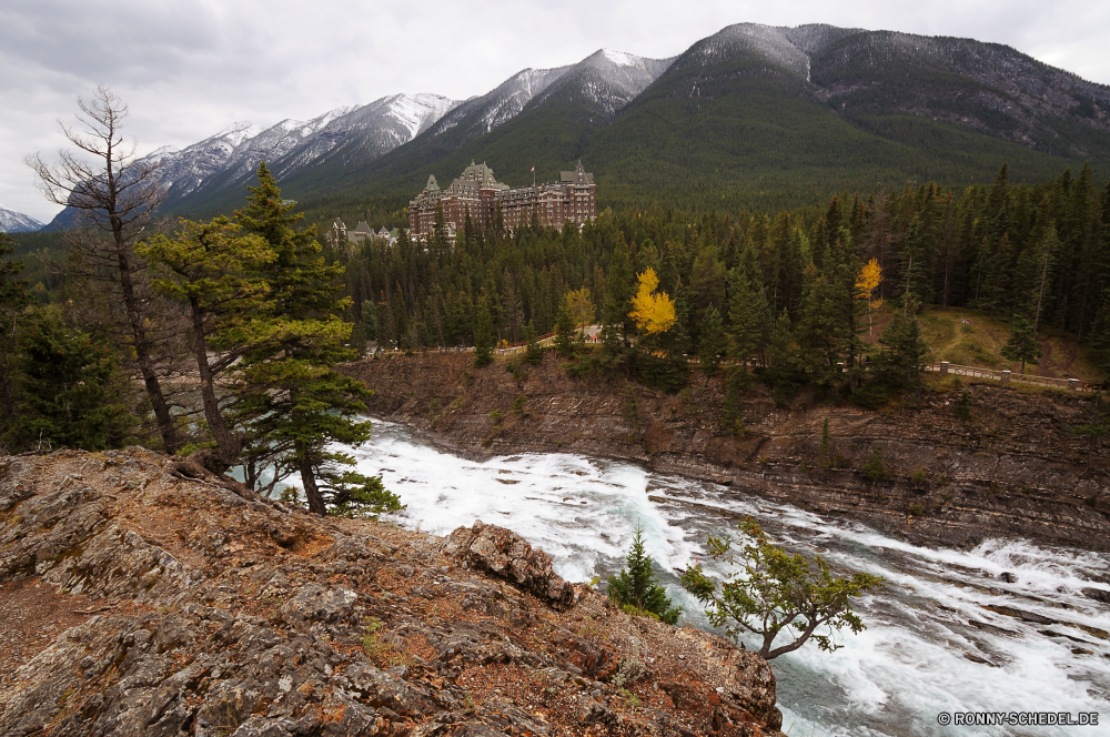 Banff National Park Bereich Berg Landschaft Berge Schnee Wald Himmel Reisen Baum Spitze Gletscher Tal nationalen Fels Wildnis Park im freien Fluss Bäume im freien landschaftlich Szenerie Tourismus Gras See Wolke Hochland hoch Wasser Sommer Alpine Wandern Steigung Alpen Umgebung Winter Stein Herbst felsigen Wolken Wandern Aufstieg natürliche Panorama Entwicklung des ländlichen Alp Wild Hügel Klippe Grat Wiese Stream Eis Frühling Tag Saison Wanderung Urlaub Szene sonnig Ruhe fallen Horizont Gipfeltreffen Creek übergeben Land Hölzer kalt Holz friedliche Trek Mount klar Feld Tourist Kiefer Ökologie Landschaft ruhige Reflexion Spitzen Klettern Landschaften Hügel Aussicht Abenteuer Erhaltung Pfad Felsen Sport am Morgen Straße Wahrzeichen geologische formation range mountain landscape mountains snow forest sky travel tree peak glacier valley national rock wilderness park outdoors river trees outdoor scenic scenery tourism grass lake cloud highland high water summer alpine hiking slope alps environment winter stone autumn rocky clouds trekking ascent natural panorama rural alp wild hill cliff ridge meadow stream ice spring day season hike vacation scene sunny calm fall horizon summit creek pass country woods cold wood peaceful trek mount clear field tourist pine ecology countryside tranquil reflection peaks climbing landscapes hills vista adventure conservation path rocks sport morning road landmark geological formation