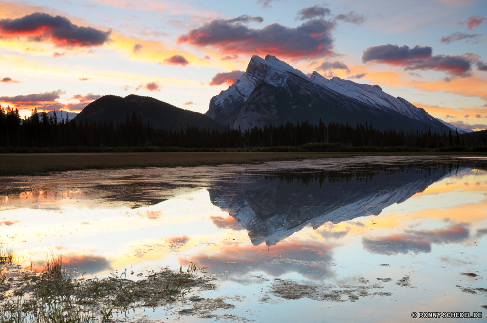 Jasper National Park Wasser Berg See Landschaft Sonnenuntergang Himmel Strand Fluss Reflexion Berge Reisen Ufer Wolken Ozean Vulkan Sonne Meer Wald Baum Fels Sonnenaufgang Sommer geologische formation im freien Park Wolke Tropischer im freien Stein Tourismus natürliche Höhe Ruhe Orange am See Horizont Boot landschaftlich Küste Urlaub Szene Welle fallen Küste Kontur Dämmerung Sand Körper des Wassers nationalen Schnee Bäume Teich natürliche Sonnenschein Paddel ruhige Szenerie Umgebung Surf Bucht Wildnis Licht Kajak Wetter Bereich Sonnenlicht Bereich Herbst Spitze klar Golden Hügel Wellen am Morgen Schlucht Insel Wild felsigen Morgenröte sonnig Landschaften Norden Urlaub Urlaub friedliche Nacht bunte Kaskade Gezeiten Saison Struktur platsch 'Nabend Kanal Küstenlinie Wasserfall Erholung nass hell water mountain lake landscape sunset sky beach river reflection mountains travel shore clouds ocean volcano sun sea forest tree rock sunrise summer geological formation outdoor park cloud tropical outdoors stone tourism natural elevation calm orange lakeside horizon boat scenic coastline vacation scene wave fall coast silhouette dusk sand body of water national snow trees pond natural sunshine paddle tranquil scenery environment surf bay wilderness light kayak weather range sunlight area autumn peak clear golden hill waves morning canyon island wild rocky dawn sunny scenics north holiday vacations peaceful night colorful cascade tide season structure splash evening channel shoreline waterfall recreation wet bright