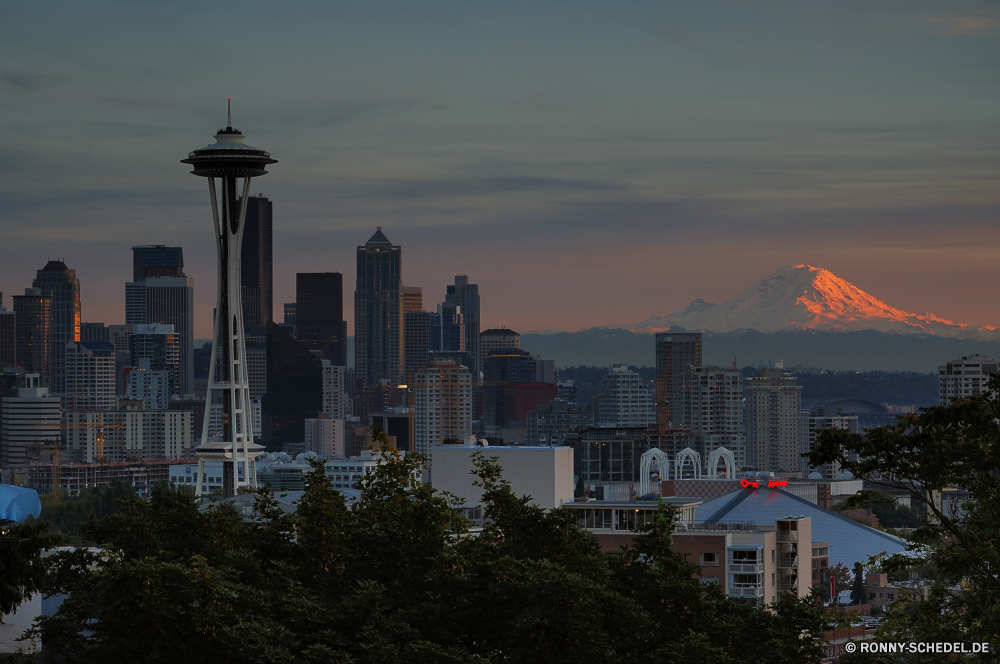 Seattle Geschäftsviertel Stadt Skyline Architektur am Wasser Urban Wolkenkratzer Gebäude Gebäude Stadtansicht Innenstadt Turm Nacht Himmel Wolkenkratzer Fluss Wahrzeichen moderne Reisen groß Wasser Büro Geschäft Stadt Landschaft Tourismus Zentrum hoch Dämmerung Hafen Sonnenuntergang Straße Brücke finanzielle 'Nabend Wolken Landkreis Lichter Metropolitan Neu Metropole Licht Wohnung Panorama landschaftlich Reflexion Bau Struktur Szene Türme Haus Dämmerung Hotel berühmte Büros Park Ziel Boot Tourist Urlaub Wohnungen Aufstieg Luftbild sonnig Hauptstadt Bucht kommerzielle aussenansicht Bäume Sonne Tour Attraktion Vereinigte Sommer business district city skyline architecture waterfront urban skyscraper building buildings cityscape downtown tower night sky skyscrapers river landmark modern travel tall water office business town landscape tourism center high dusk harbor sunset street bridge financial evening clouds district lights metropolitan new metropolis light apartment panorama scenic reflection construction structure scene towers house twilight hotel famous offices park destination boat tourist vacation apartments rise aerial sunny capital bay commercial exterior trees sun tour attraction united summer