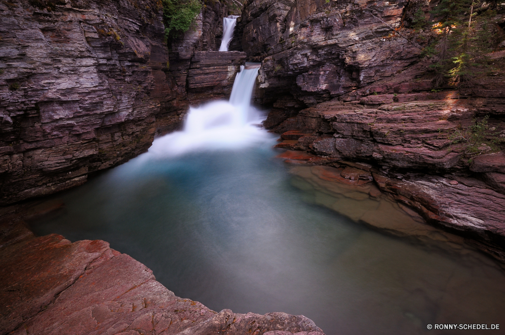 Glacier National Park Schlucht Schlucht Tal Wasserfall Fluss Dam Stream Wasser Fels Wald Barrier Landschaft natürliche depression Kaskade Stein fällt Berg Strömung Felsen Obstruktion Creek Umgebung fallen fließende Bewegung im freien Park Wild Reisen landschaftlich Baum Moos im freien Frühling natürliche Wildnis fallen nass felsigen Struktur Wasserfälle Sommer Tourismus Berge friedliche rasche platsch Bäume Steine Szenerie frisch Wandern Erhaltung gelassene Wanderung glatte nationalen Klippe Herbst Blatt Ökologie plantschen Abenteuer Kanal SWIFT Geschwindigkeit Kühl Flüsse Reinigen Hölzer Land Körper des Wassers Pflanze Drop ruhige Stromschnellen frische Luft Erholung Szene Tag Belaubung Holz Kaskaden Bach erfrischende Harmonie macht Himmel Gras verschwommen Farbe See Ruhe niemand üppige Extreme reine Entwicklung des ländlichen Saison canyon ravine valley waterfall river dam stream water rock forest barrier landscape natural depression cascade stone falls mountain flow rocks obstruction creek environment fall flowing motion outdoor park wild travel scenic tree moss outdoors spring natural wilderness falling wet rocky structure waterfalls summer tourism mountains peaceful rapid splash trees stones scenery fresh hiking conservation serene hike smooth national cliff autumn leaf ecology splashing adventure channel swift speed cool rivers clean woods country body of water plant drop tranquil rapids freshness recreation scene day foliage wood cascades brook refreshing harmony power sky grass blurred color lake calm nobody lush extreme pure rural season