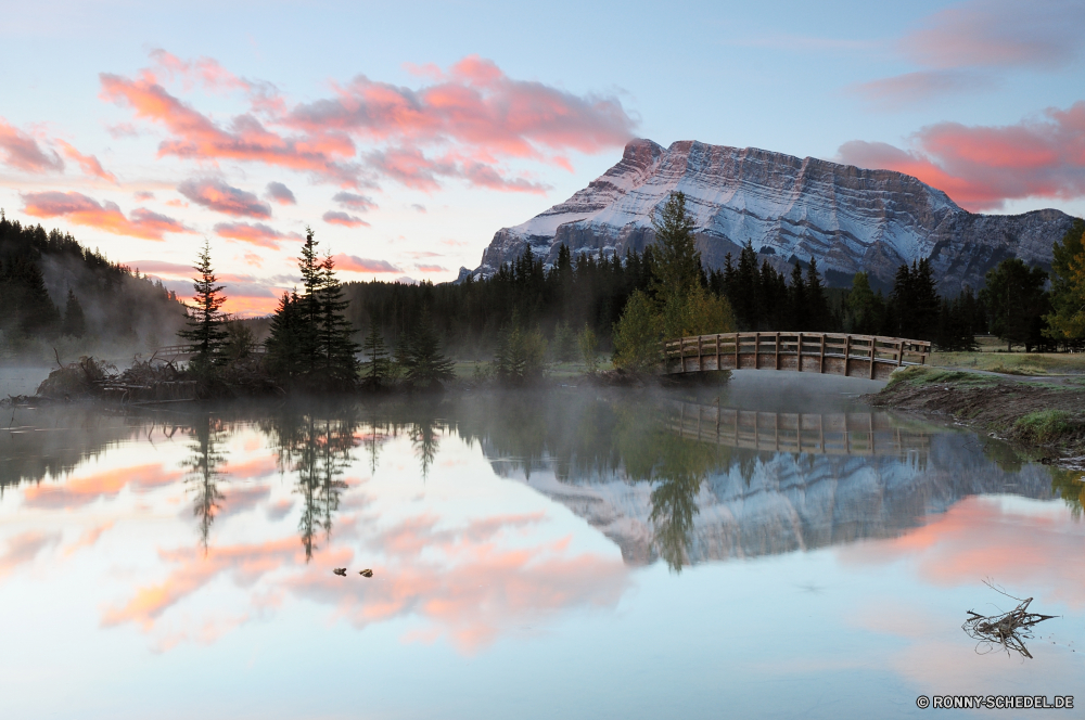 Banff National Park Reflexion See Landschaft Berg Berge Himmel Wasser Wald Fluss Bild Schnee Park Bäume Reisen Baum Darstellung Bereich nationalen Wolken Szenerie landschaftlich im freien Ruhe Sommer Spitze Wildnis Wolke Herbst Teich Tourismus Fels Gletscher Sonne Gras Erstellung Umgebung im freien klar Sonnenuntergang Körper des Wassers friedliche ruhige natürliche Spiegel Tal Eis Ufer sonnig fallen Horizont Panorama idyllische Reflexionen felsigen Hölzer Hügel Stein Urlaub Norden Sonnenaufgang Ozean am Morgen Hügel reflektieren Wild Farbe Stream Holz Ökologie Landschaft malerische Szene Saison Winter bewölkt Feld Land geologische formation Atmosphäre Land Sonnenlicht Spitzen Kiefer Mount Landschaften Morgenröte majestätisch Attraktion Resort Felsen Entwicklung des ländlichen reflection lake landscape mountain mountains sky water forest river picture snow park trees travel tree representation range national clouds scenery scenic outdoors calm summer peak wilderness cloud autumn pond tourism rock glacier sun grass creation environment outdoor clear sunset body of water peaceful tranquil natural mirror valley ice shore sunny fall horizon panorama idyllic reflections rocky woods hill stone vacation north sunrise ocean morning hills reflect wild color stream wood ecology countryside picturesque scene season winter cloudy field land geological formation atmosphere country sunlight peaks pine mount landscapes dawn majestic attraction resort rocks rural