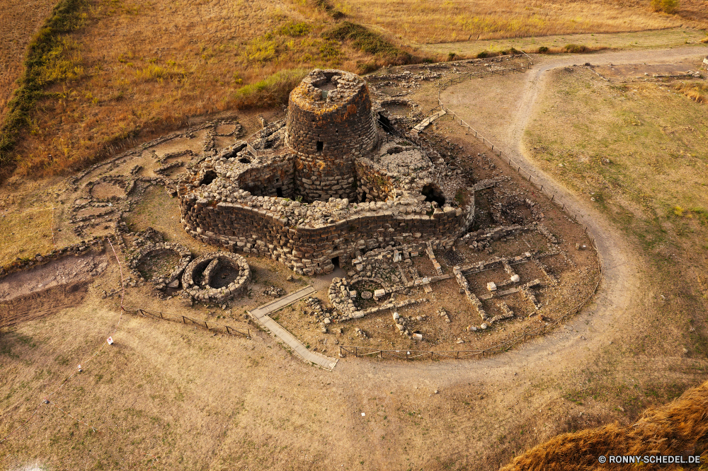 Nuraghe Santu Antine Boa constrictor Boa Schlange Wüste Sand Landschaft Reptil König-Schlange Klapperschlange Reisen Fels Viper Stein Himmel Braun Grube viper Umgebung Straße Berg Antike trocken Nacht-Schlange Strand Tag Wildtiere Textur Meer Sommer nationalen natürliche Wasser Sonne Muster Diamondback SideWinder Tourismus Park Urlaub Hügel Boden Hornviper Oberfläche Wild Schmutz niemand heiß Land Berge Labyrinth im freien Gefahr Erde Schließen Boden Arid Sandstein Toten Baum Kultur Tal Architektur Schlamm boa constrictor boa snake desert sand landscape reptile king snake rattlesnake travel rock viper stone sky brown pit viper environment road mountain ancient dry night snake beach day wildlife texture sea summer national natural water sun pattern diamondback sidewinder tourism park vacation hills ground horned viper surface wild dirt nobody hot land mountains maze outdoors danger earth close soil arid sandstone dead tree culture valley architecture mud