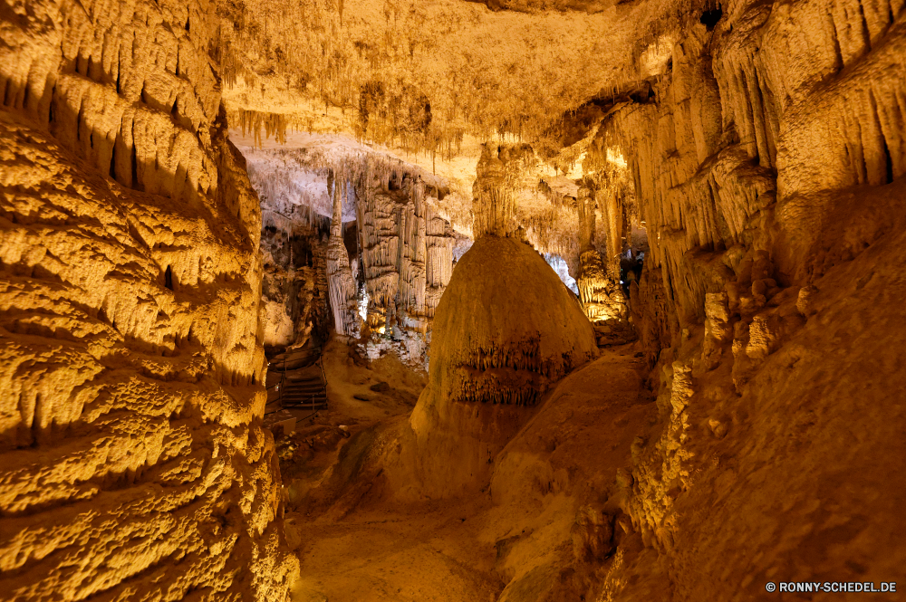 Grotte di Nettuno Höhle geologische formation Fels Geologie Antike Tourismus Stein Wüste Schlucht Park alt natürliche Reisen Landschaft Mauer Erde nationalen Sandstein u-Bahn Sand geologische Formationen Innenseite Textur Muster dunkel Höhle Kalkstein Antik Steine Tropfsteinhöhle Orange Dunkelheit Mysterium Geschichte Licht Stalagmit Aushöhlung Wasser im Alter von schmutzig ungewöhnliche geheimnisvolle nass Braun tief landschaftlich Felsen Calcit Rau Tourist Jahrgang Loch Erhaltung Berge Grunge Mineralien versteckt Tour unter Farbe Szene historischen Tapete gelb ganz unter Mining Retro Ressourcen Berg Tunnel Verwittert Boden Tropfen im freien Himmel Hintergründe Ökosystem Bildung ökologische Verfall niemand trocken Ökologie im freien Szenerie Text Papier Klippe Schichten Baum Kultur Extreme Abenteuer Poster historische Urlaub Brief Wahrzeichen bunte Material Fluss Tag mir cave geological formation rock geology ancient tourism stone desert canyon park old natural travel landscape wall earth national sandstone underground sand geologic formations inside texture pattern dark cavern limestone antique stones stalactite orange darkness mystery history light stalagmite erosion water aged dirty unusual mysterious wet brown deep scenic rocks calcite rough tourist vintage hole conservation mountains grunge minerals hidden tour under color scene historic wallpaper yellow quite beneath mining retro resources mountain tunnel weathered ground drops outdoor sky backgrounds ecosystem formation ecological decay nobody dry ecology outdoors scenery text paper cliff layers tree culture extreme adventure poster historical vacation letter landmark colorful material river day mine