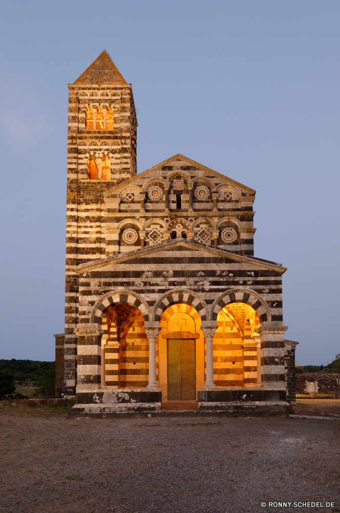 Santissima Trinità di Saccargia Tempel Architektur Religion Kathedrale Gebäude Kirche Wahrzeichen alt berühmte Reisen Geschichte Kultur Antike Kuppel Himmel Denkmal St Turm Stadt Gold Orthodoxe Platz Tourismus Kreuz St. Backstein traditionelle Basil Palast Golden religiöse Platz Struktur Schrein Pagode aussenansicht historischen Museum Hauptstadt Tourist Basilikum-s Stein Dach Kuppel heilig architektonische Reiseziele Spiritualität Nacht historische Symbol Bau Statue Kloster Kunst Residenz heilig Gottesdienst Erbe Haus Mauer Bangkok Skulptur Gott glauben Stadt Glocke Wolke Spalte Zentrum Bogen Kruzifix Basilika Detail Fassade bunte Osten Herbst ehemalige Retter Kuppeln sowjetische Turmspitze hoch Farbe Ruine spirituelle Wolken Urlaub Urban temple architecture religion cathedral building church landmark old famous travel history culture ancient dome sky monument st tower city gold orthodox square tourism cross saint brick traditional basil palace golden religious place structure shrine pagoda exterior historic museum capital tourist basil s stone roof cupola holy architectural destinations spirituality night historical symbol construction statue monastery art residence sacred worship heritage house wall bangkok sculpture god faith town bell cloud column center arch crucifix basilica detail facade colorful east autumn former savior domes soviet spire high color ruins spiritual clouds vacation urban