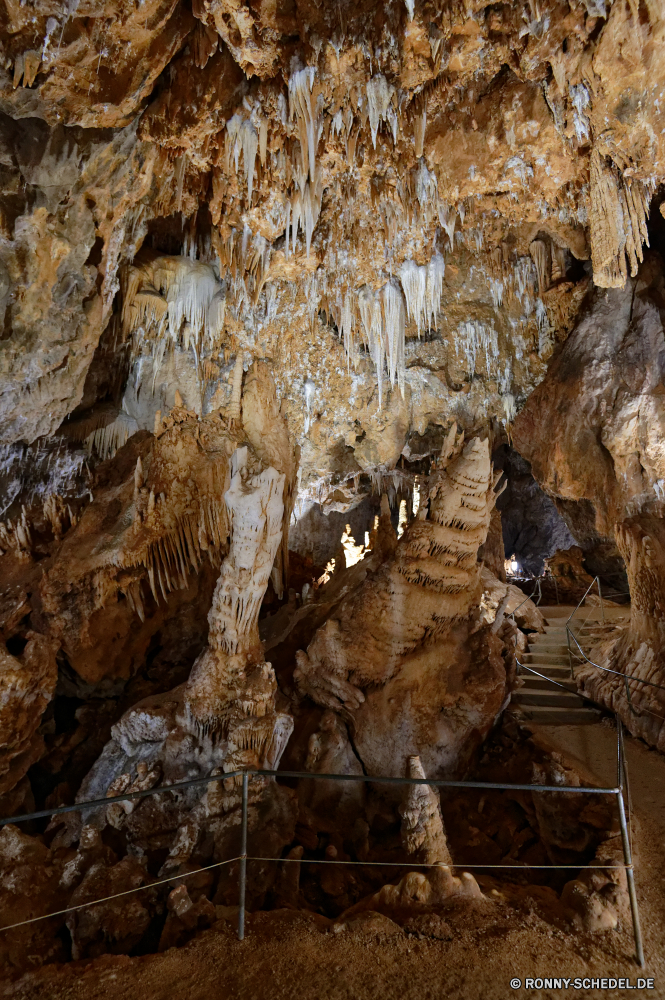 Grotte Is Zuddas Höhle geologische formation Fels Schlucht Baum Park nationalen Klippe Geologie Landschaft Stein Reisen Aushöhlung Sandstein Bildung natürliche Wüste Tourismus Berg Felsen Cliff-Wohnung Holz Sand Orange Wildnis Berge Wohnung Formationen Kiefer Wahrzeichen Extreme Textur Pflanze woody plant Rinde Mauer Muster Kalkstein im freien Tal Gelände Himmel Braun alt landschaftlich Umgebung geologische Erde geologische Klippen dunkel Licht Wasser im freien Hoodoos Gehäuse Schlucht trocken Farbe Tropfsteinhöhle Szenerie ungewöhnliche Kofferraum Oberfläche Landschaften Wald Szene Antike Struktur Innenseite Ökologie vascular plant u-Bahn Material Urlaub Arid Aussicht Attraktion einzigartige Erhaltung Rau Tourist Sommer Stalagmit Höhle Dunkelheit Südwesten Schichten Wandern Mysterium Zustand Steine Land nass Hoodoo Ökosystem Bizarre entfernten tief Abenteuer Reise Sonnenaufgang texturierte cave geological formation rock canyon tree park national cliff geology landscape stone travel erosion sandstone formation natural desert tourism mountain rocks cliff dwelling wood sand orange wilderness mountains dwelling formations pine landmark extreme texture plant woody plant bark wall pattern limestone outdoor valley terrain sky brown old scenic environment geologic earth geological cliffs dark light water outdoors hoodoos housing ravine dry color stalactite scenery unusual trunk surface scenics forest scene ancient structure inside ecology vascular plant underground material vacation arid vista attraction unique conservation rough tourist summer stalagmite cavern darkness southwest layers hiking mystery state stones land wet hoodoo ecosystem bizarre remote deep adventure trip sunrise textured