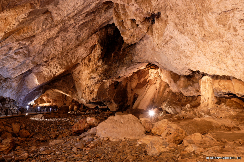 Grotte di S. Giovanni Schlucht Cliff-Wohnung Wohnung Fels Höhle Wüste Gehäuse geologische formation Landschaft Tal Park Sand Schlucht Stein nationalen Berg Reisen Sandstein Klippe Geologie Struktur Felsen landschaftlich Himmel Tourismus Aushöhlung im freien Berge im freien Orange Südwesten natürliche trocken Wildnis natürliche depression Bildung Abenteuer Arid Wandern Formationen geologische Klippen Szenerie Farbe Bereich Urlaub Wolken Sommer Gelände felsigen Extreme Landschaften Hügel Baum Tag Wahrzeichen Wasser Fluss Klima Antike Denkmal außerhalb niemand Tourist gelb Westen Mauer Steine Wolke alt Wanderweg Szene bunte Erde Erholung Geschichte Sonnenlicht geologische Krater Grand Aussicht entfernten Loch Textur Braun Sonne canyon cliff dwelling dwelling rock cave desert housing geological formation landscape valley park sand ravine stone national mountain travel sandstone cliff geology structure rocks scenic sky tourism erosion outdoors mountains outdoor orange southwest natural dry wilderness natural depression formation adventure arid hiking formations geological cliffs scenery color area vacation clouds summer terrain rocky extreme scenics hill tree day landmark water river climate ancient monument outside nobody tourist yellow west wall stones cloud old trail scene colorful earth recreation history sunlight geologic crater grand vista remote hole texture brown sun