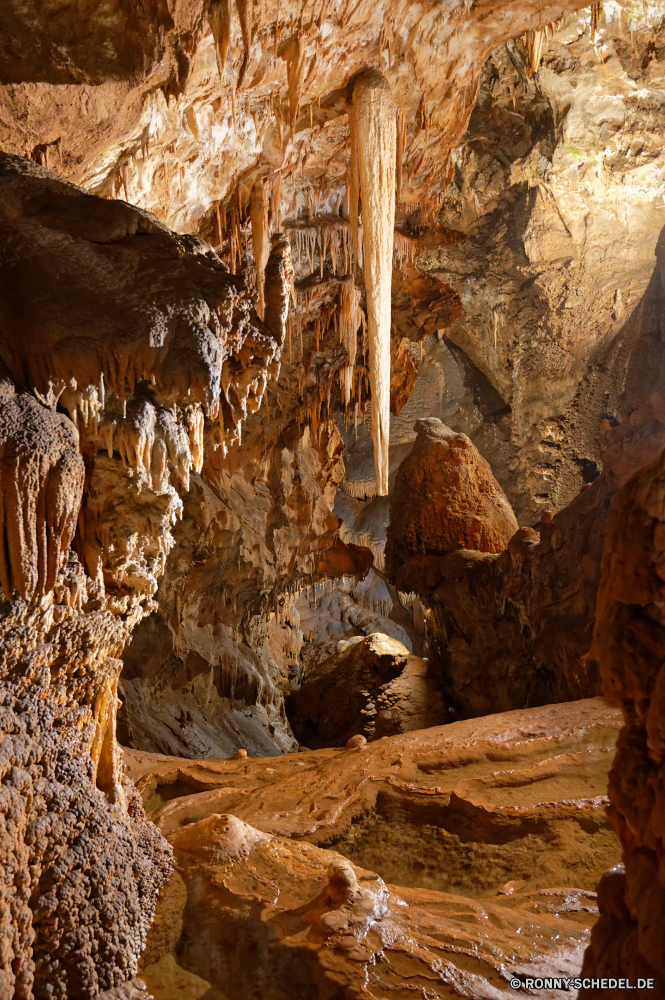 Grotta di Su Mannau Höhle geologische formation Fels Schlucht Geologie Park nationalen Wüste Sandstein Landschaft Stein Tourismus Baum Reisen natürliche Formationen Sand Felsen Aushöhlung Berg Klippe Orange Wildnis landschaftlich Himmel Berge Antike Bildung geologische Mauer Erde Steine im freien Extreme Tropfsteinhöhle Innenseite Kalkstein Klippen Südwesten ungewöhnliche im freien Wasser u-Bahn Licht Wahrzeichen dunkel Mysterium tief Muster Erhaltung Ökologie Calcit Stalagmit Höhle Tal versteckt Tourist Dunkelheit geheimnisvolle Boden unter Farbe ganz unter Ökosystem geologische Ressourcen Nationalpark nass Urlaub Abenteuer Tropfen Denkmal Szenerie Mining Mineralien ökologische Tour Sommer Wandern Landschaften einzigartige Hügel Pflanze trocken Holz Umgebung Kiefer Gelände Bereich Wolken Süden alt Fluss gelb Wild Arid Westen entfernten außerhalb Attraktion Baumstumpf Ziel Braun woody plant Tag cave geological formation rock canyon geology park national desert sandstone landscape stone tourism tree travel natural formations sand rocks erosion mountain cliff orange wilderness scenic sky mountains ancient formation geologic wall earth stones outdoor extreme stalactite inside limestone cliffs southwest unusual outdoors water underground light landmark dark mystery deep pattern conservation ecology calcite stalagmite cavern valley hidden tourist darkness mysterious ground under color quite beneath ecosystem geological resources national park wet vacation adventure drops monument scenery mining minerals ecological tour summer hiking scenics unique hill plant dry wood environment pine terrain range clouds south old river yellow wild arid west remote outside attraction snag destination brown woody plant day