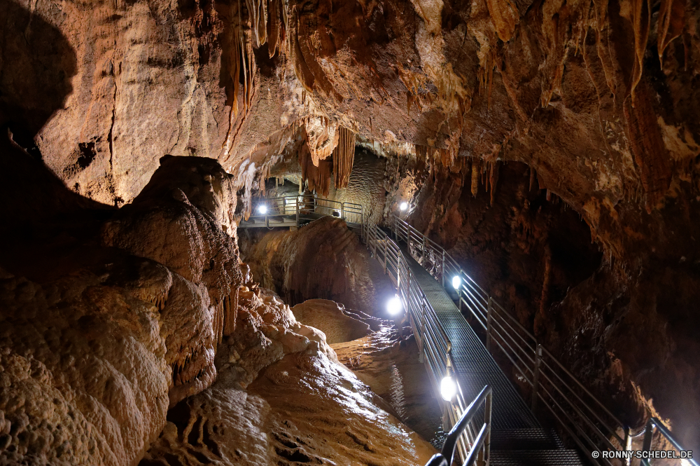 Grotta di Su Mannau Höhle geologische formation Fels Stein Wasser Fluss Tourismus Park Berg Schlucht landschaftlich Reisen natürliche Landschaft Wasserfall Klippe nationalen im freien Geologie Creek Stream Felsen Spinnennetz felsigen Erde Sandstein Spinnennetz Mauer Bildung Loch Kalkstein Baum Abenteuer Steine Frühling Wald Orange u-Bahn Ökologie Licht Extreme Erhaltung Wildnis Wüste Innenseite Tal mir Klettern dunkel Muster Web Antike Denkmal Farbe Tropfsteinhöhle Höhle fallen Flüsse fällt Kaskade Dunkelheit bunte Umgebung Urlaub Sand Wild Strömung Stalagmit geologische Formationen nass Wanderung tief fließende gelb Kiefer Eis versteckt Moos Escape entfernten unter Wandern Mysterium Pause außerhalb alt Struktur Schneiden Calcit Mineralien seltene ungewöhnliche Himmel Textur einzigartige Boden Spinne im freien Berge Dam glatte Tourist Person Land cave geological formation rock stone water river tourism park mountain canyon scenic travel natural landscape waterfall cliff national outdoor geology creek stream rocks spider web rocky earth sandstone cobweb wall formation hole limestone tree adventure stones spring forest orange underground ecology light extreme conservation wilderness desert inside valley mine climb dark pattern web ancient monument color stalactite cavern fall rivers falls cascade darkness colorful environment vacation sand wild flow stalagmite geologic formations wet hike deep flowing yellow pine ice hidden moss escape remote under hiking mystery break outside old structure cut calcite minerals rare unusual sky texture unique ground spider outdoors mountains dam smooth tourist person country