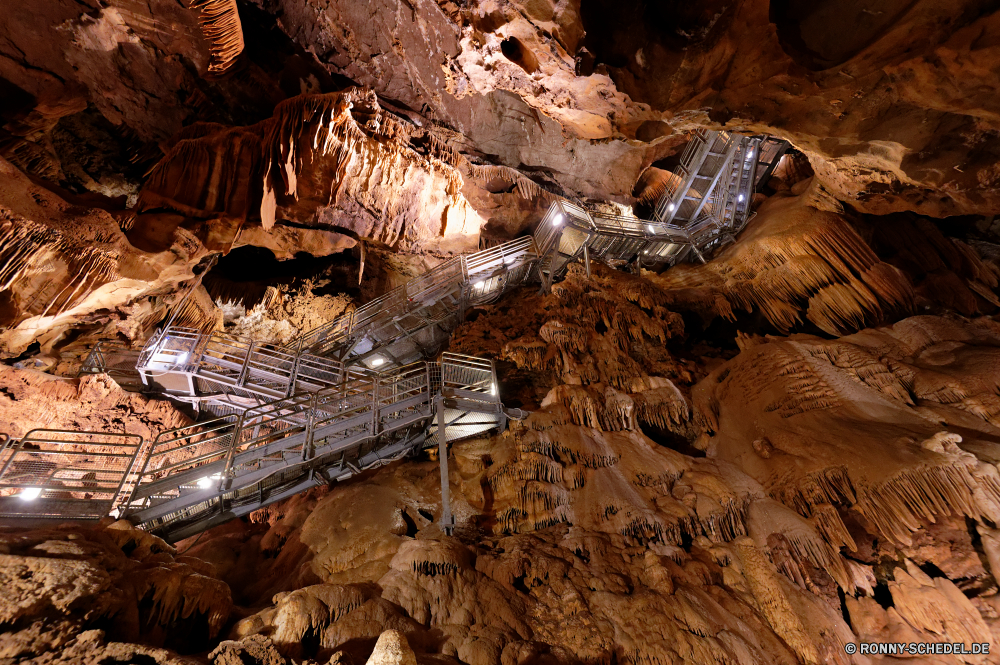 Grotta di Su Mannau Kadaver Fels Höhle Geologie Stein Wüste Schlucht Sandstein nationalen natürliche Park Landschaft Sand Tourismus Felsen Reisen Braun Orange Wasser Steine Textur Formationen Mauer Muster geologische formation landschaftlich im freien alt felsigen Klippe trocken Berge Aushöhlung Bildung Antike Baseball-Handschuh Erde Tal Fluss im freien Tropfsteinhöhle Berg Kalkstein geheimnisvolle Baum Licht Denkmal Holz Rau nass Höhle geologische u-Bahn versteckt Mysterium tief einzigartige horizontale dunkel Farbe Innenseite gelb Oberfläche Stalagmit Klippen Rinde Extreme Himmel Pflanze Schließen Essen Tourist cadaver rock cave geology stone desert canyon sandstone national natural park landscape sand tourism rocks travel brown orange water stones texture formations wall pattern geological formation scenic outdoors old rocky cliff dry mountains erosion formation ancient baseball glove earth valley river outdoor stalactite mountain limestone mysterious tree light monument wood rough wet cavern geologic underground hidden mystery deep unique horizontal dark color inside yellow surface stalagmite cliffs bark extreme sky plant close food tourist