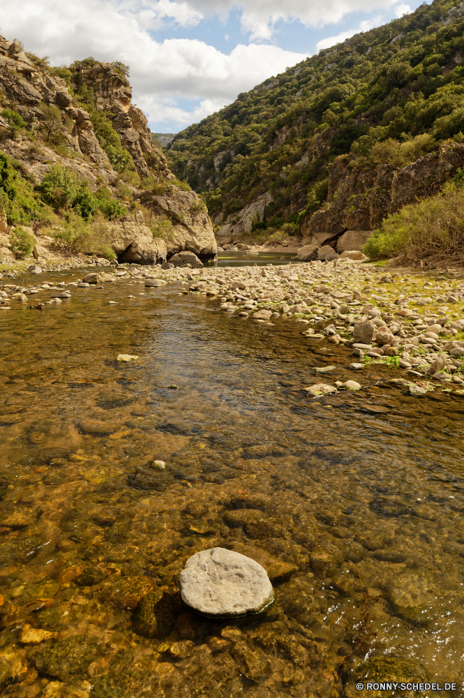 Sorgente Su Gologone Landschaft Fluss Berg Wasser Berge Hochland Baum Wildnis Fels Reisen Wald Stream Stein Himmel Park Becken Felsen See Kanal landschaftlich geologische formation natürliche depression Land im freien Wolken Sommer Gras im freien Hügel Bäume Körper des Wassers Tourismus Umgebung Strömung natürliche Tal Szenerie Szene Frühling Bereich Tag Sumpf nationalen Insel Landschaft Creek Hügel Entwicklung des ländlichen Reflexion Land Panorama Wolke fließende Grat Barrier Küste Urlaub Klippe felsigen Teich Landschaften Steine Knoll ruhige Steinmauer Gelände Wild Busch sonnig Schlucht Wüste Boden Aufstieg Licht Urlaub hoch Farbe niemand Wasserfall Holz bewölkt trocken friedliche Ruhe Pflanze Meer Herbst Zaun landscape river mountain water mountains highland tree wilderness rock travel forest stream stone sky park basin rocks lake channel scenic geological formation natural depression land outdoor clouds summer grass outdoors hill trees body of water tourism environment flow natural valley scenery scene spring range day swamp national island countryside creek hills rural reflection country panorama cloud flowing ridge barrier coast vacation cliff rocky pond scenics stones knoll tranquil stone wall terrain wild bush sunny canyon desert ground ascent light holiday high color nobody waterfall wood cloudy dry peaceful calm plant sea autumn fence