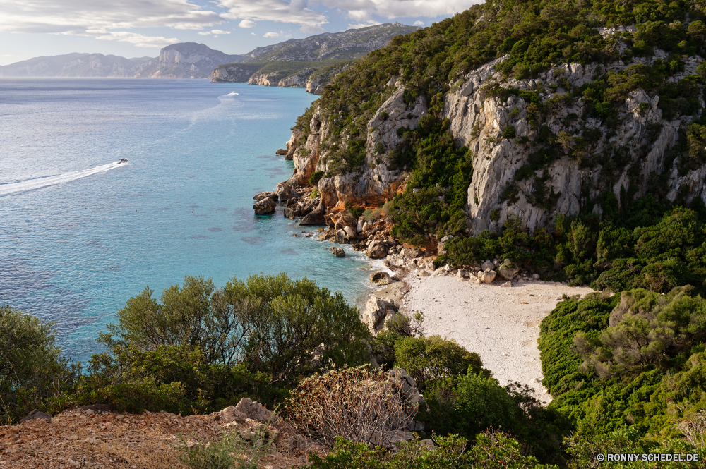 Cala Luna Vorgebirge natürliche Höhe geologische formation Meer Küste Klippe Ozean Landschaft Strand Wasser Küste Fels Ufer Reisen Insel Felsen landschaftlich Himmel Berg Kap seelandschaft Sonne Sommer Tourismus Stein Bucht Küstenlinie Urlaub Hügel Wellen Urlaub felsigen Welle Baum Szenerie im freien Klippen Sand Wolke Szene Küste Horizont im freien Pazifik Surf am Meer Park sonnig Berge Wolken Tag Sonnenlicht Paradies Ziel Tourist ruhige Steine Süden natürliche Wetter Westen Panorama See Sonnenuntergang Bäume Wald Gras Inseln Lagune hoch Tropischer England Entspannen Sie sich Urlaub Resort Urlaub friedliche Fluss Wildnis promontory natural elevation geological formation sea coast cliff ocean landscape beach water coastline rock shore travel island rocks scenic sky mountain cape seascape sun summer tourism stone bay shoreline vacation hill waves holiday rocky wave tree scenery outdoor cliffs sand cloud scene coastal horizon outdoors pacific surf seaside park sunny mountains clouds day sunlight paradise destination tourist tranquil stones south natural weather west panorama lake sunset trees forest grass islands lagoon high tropical england relax vacations resort holidays peaceful river wilderness