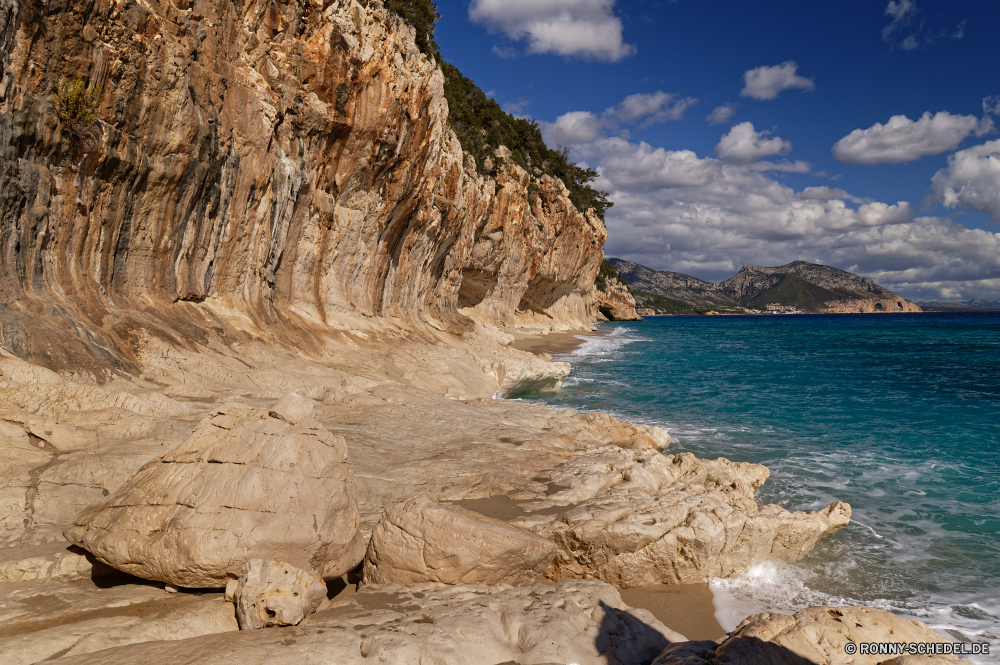 Cala Luna Klippe geologische formation Küste Ozean Meer Strand Landschaft Fels Wasser Reisen Küste Ufer Höhle Urlaub Himmel Tourismus Berg Vorgebirge Sand Bucht Sommer Stein Insel Felsen natürliche Höhe landschaftlich Welle Sonne felsigen Szene Urlaub Hügel Küstenlinie seelandschaft am Meer im freien Szenerie Horizont im freien Wellen Park Küste Tag natürliche Wolke Klippen Süden Berge ruhige Sonnenlicht Ziel sonnig Tourist Baum Schlucht Tropischer Wolken Umgebung Pazifik Surf Landschaften Paradies Resort Entspannen Sie sich friedliche Türkis klar Steine Urlaub Sonnenuntergang Bucht Erholung Fluss Körper des Wassers hoch Farbe Kap Reise Reise exotische nationalen Saison cliff geological formation coast ocean sea beach landscape rock water travel coastline shore cave vacation sky tourism mountain promontory sand bay summer stone island rocks natural elevation scenic wave sun rocky scene holiday hill shoreline seascape seaside outdoor scenery horizon outdoors waves park coastal day natural cloud cliffs south mountains tranquil sunlight destination sunny tourist tree canyon tropical clouds environment pacific surf scenics paradise resort relax peaceful turquoise clear stones vacations sunset cove recreation river body of water high color cape trip journey exotic national season