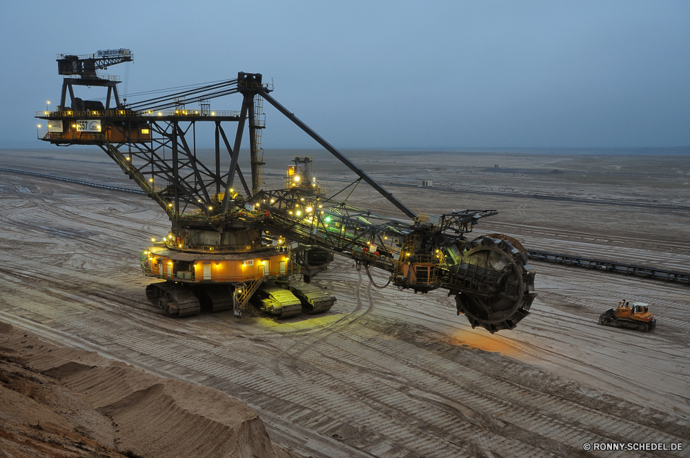 Jänschwalde Maschine Industrie Industrielle Kran Bau Gerät Verkehr schwere Ausrüstung Ausgraben Arbeit Himmel Transport macht Maschinen Schiff Power shovel Hafen Kohle Hafen Bagger Meer Fracht Schiff Fahrzeug Traktor Stahl Dock Erde Schmutz Laden Geschäft Website gelb Wasser Öl Versand Eimer Bulldozer Bohrplattform Bagger Ozean Werkzeug Gas Ausgrabung Rig Energie Mover Schaufel Schaufel Boot Hydraulische Graben Fracht Kraftstoffpumpe Pumpe Bohrgerät Track Container Handel mir Export Lader Häcksler Logistik Diesel Bauernhof-Maschine Build Heckbagger Gebäude Bulldozer Plattform LKW Umgebung Eisen Park Graben Raupe Krane Laden Aufzug Nautik Speicher Ingenieurwesen Handwerk Technologie Handel Hebegerät Darm-Trakt Extraktion Bohren Maritime Arbeiten Metall kommerzielle Wolken schaufelbagger grobe Mining Terminal Träger Rohr leistungsstarke Zahnrad Verschieben im freien Boden Extrakt Lose Erdöl Kai Benzin gut Konstrukt Produktion Mineral Wolke Landschaft Wirtschaft Sand Aktivität An Fischer machine industry industrial crane construction device transport heavy equipment dredge work sky transportation power machinery ship power shovel port coal harbor excavator sea cargo vessel vehicle tractor steel dock earth dirt loading business site yellow water oil shipping bucket bulldozer drilling platform digger ocean tool gas excavation rig energy mover scoop shovel boat hydraulic dig freight fuel pump drill rig track container trade mine export loader harvester logistics diesel farm machine build backhoe building dozer platform truck environment iron park digging caterpillar cranes load lift nautical storage engineering craft technology commerce lifting device tract extraction drilling maritime working metal commercial clouds earthmover crude mining terminal carrier pipe powerful gear moving outdoors soil extract bulk petroleum wharf gasoline well construct production mineral cloud landscape economy sand activity to fisherman