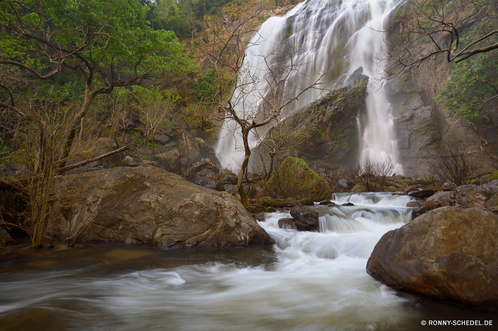 Khlong Lan Wasserfall Frühling Fluss heißer Frühling Wasser Wasserfall Stream Fels geologische formation Stein Berg Landschaft Wald Felsen Creek Kaskade Strömung Park fließende Umgebung Reisen Wildnis Körper des Wassers Kanal Wild im freien Moos fallen Bewegung platsch Sommer Baum nass friedliche im freien natürliche Szenerie Reinigen landschaftlich Tourismus Drop felsigen Steine Szene fallen frisch rasche Ozean glatte Wandern Meer Berge Eis fällt Geschwindigkeit Bäume Ufer frische Luft Herbst See Schlucht Klippe nationalen Saison gelassene Strand SWIFT Küste Ökologie macht ruhige Bereich Schlucht Kühl Hölzer Bewegung Tal Tropischer Frieden Kristall Wasserfälle gischt Abenteuer Erhaltung Küste Geysir Blatt Wildpflanze Flüsse Gelände Tag Wellen Himmel Urlaub Sonnenlicht Entwicklung des ländlichen Katarakt Kaskaden Gras Stromschnellen steilen plantschen Landschaften Fuß Belaubung Farbe Wildtiere Land Blätter spring river hot spring water waterfall stream rock geological formation stone mountain landscape forest rocks creek cascade flow park flowing environment travel wilderness body of water channel wild outdoor moss fall motion splash summer tree wet peaceful outdoors natural scenery clean scenic tourism drop rocky stones scene falling fresh rapid ocean smooth hiking sea mountains ice falls speed trees shore freshness autumn lake ravine cliff national season serene beach swift coast ecology power tranquil range canyon cool woods movement valley tropical peace crystal waterfalls spray adventure conservation coastline geyser leaf uncultivated rivers terrain day waves sky vacation sunlight rural cataract cascades grass rapids steep splashing scenics walking foliage color wildlife country leaves