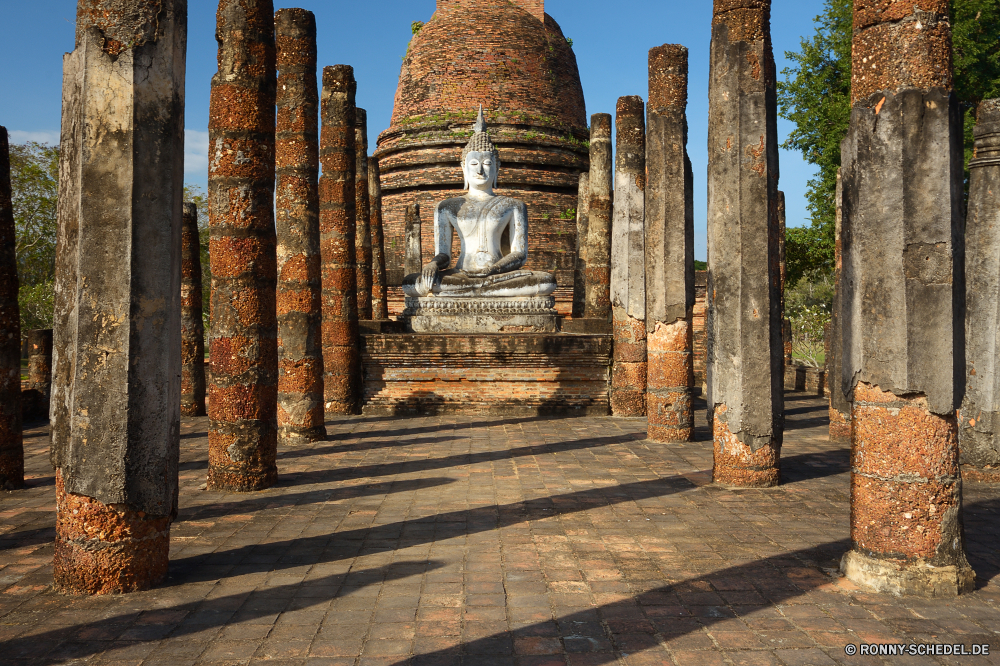 Sukhothai Historical Park Tempel Architektur Antike Gebäude Stein Wahrzeichen Geschichte Struktur Religion Reisen alt Denkmal Schrein Tourismus historischen Stadt Kultur historische berühmte Ruine Ruine Himmel Tourist Turm Ort der Anbetung Palast religiöse Kirche Skulptur Spalte Attraktion Osten Erbe Kunst Statue Schloss Platz Bau Pagode Gebäude Fels traditionelle Kathedrale Backstein Stadtansicht aussenansicht Archäologie Gottesdienst Gott Mauer England Landschaft Fluss Bangkok Königreich heilig Marmor Gebet architektonische Skyline Gold Urlaub Befestigung Gedenkstätte Südosten Urban Zivilisation Roman moderne Spiritualität spirituelle Hauptstadt Website im freien Obelisk Wolkenkratzer temple architecture ancient building stone landmark history structure religion travel old monument shrine tourism historic city culture historical famous ruins ruin sky tourist tower place of worship palace religious church sculpture column attraction east heritage art statue castle place construction pagoda buildings rock traditional cathedral brick cityscape exterior archeology worship god wall england landscape river bangkok kingdom sacred marble prayer architectural skyline gold vacation fortification memorial southeast urban civilization roman modern spirituality spiritual capital site outdoors obelisk skyscraper