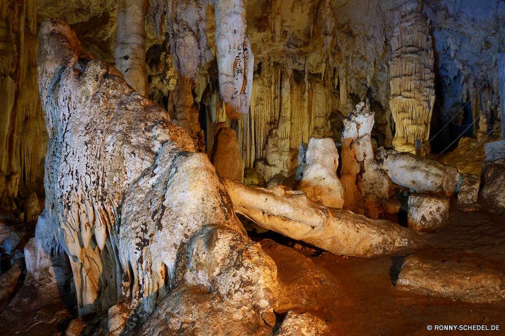 Tham Lod Cave Höhle geologische formation Baum Birke Fels Park Landschaft Stein Wald Holz natürliche nationalen Geologie woody plant Schlucht Reisen Berg im freien Mauer landschaftlich Pflanze Tourismus Sandstein Orange Eis alt Antike Bildung dunkel Bäume Felsen Wüste vascular plant Aushöhlung Sand Licht Erde im freien Kalkstein Szenerie Kofferraum Himmel Wasser Farbe Schalter Klippe Extreme Rinde Kiefer Steine Textur Szene Braun Muster Berge Innenseite Umgebung Material Hölzer Kristall Frühling Struktur Tropfsteinhöhle Höhle geologische Formationen u-Bahn Detail Dunkelheit entfernten gelb einzigartige Grunge Winter instrument of punishment Schnee Gerät Fluss Stalagmit Tal texturierte versteckt Protokoll solide Saison außerhalb Bau Attraktion Denkmal trocken Urlaub historischen Branch Rau fallen Wahrzeichen Geschichte Loch Sonnenlicht aus Holz Architektur cave geological formation tree birch rock park landscape stone forest wood natural national geology woody plant canyon travel mountain outdoor wall scenic plant tourism sandstone orange ice old ancient formation dark trees rocks desert vascular plant erosion sand light earth outdoors limestone scenery trunk sky water color switch cliff extreme bark pine stones texture scene brown pattern mountains inside environment material woods crystal spring structure stalactite cavern geologic formations underground detail darkness remote yellow unique grunge winter instrument of punishment snow device river stalagmite valley textured hidden log solid season outside construction attraction monument dry vacation historic branch rough fall landmark history hole sunlight wooden architecture