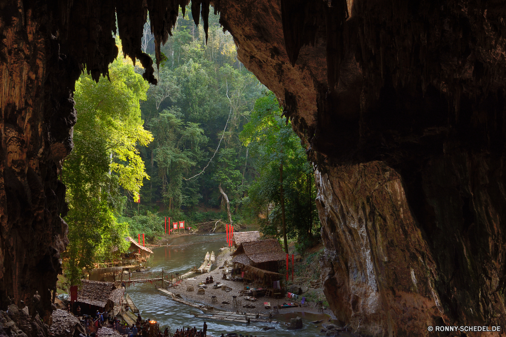 Tham Lod Cave Baum Fluss Wald Landschaft woody plant Wasser Stream Fels Berg fallen Stein vascular plant Wasserfall Herbst Park Bäume Umgebung Creek Szenerie im freien Reisen natürliche landschaftlich im freien Schlucht Wild Tourismus Berge Wildnis Pflanze Entwicklung des ländlichen Belaubung Blätter bunte See Moos klar Kaskade nationalen Felsen frisch Farben Klippe Urlaub Ökologie Wandern nass geologische formation Höhle gelb Strömung Gras Brücke Reinigen Blatt Frühling Saison Tal Sommer Bonsai entspannende Tag Sonnenlicht Hölzer Szene fließende friedliche Himmel frische Luft Kanal Reflexion Baumstumpf Landschaft Branch Drop steilen seidige Land üppige southern beech Schlucht Golden Bewegung Garten Holz Körper des Wassers fällt Wanderung Busch Bewegung Farbe ruhige Land außerhalb Postkarte Abenteuer platsch Ahorn glatte Wahrzeichen tree river forest landscape woody plant water stream rock mountain fall stone vascular plant waterfall autumn park trees environment creek scenery outdoor travel natural scenic outdoors canyon wild tourism mountains wilderness plant rural foliage leaves colorful lake moss clear cascade national rocks fresh colors cliff vacation ecology hiking wet geological formation cave yellow flow grass bridge clean leaf spring season valley summer bonsai relaxing day sunlight woods scene flowing peaceful sky freshness channel reflection snag countryside branch drop steep silky land lush southern beech ravine golden movement garden wood body of water falls hike bush motion color tranquil country outside postcard adventure splash maple smooth landmark