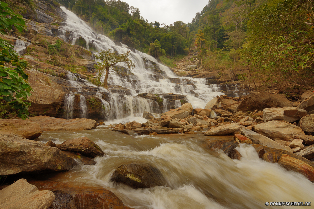 Mae Ya Waterfall Schlucht Schlucht Tal Fluss Fels Wasser Landschaft Berg Park Wasserfall natürliche depression Wildnis Berge Stream Stein Reisen im freien Wald Felsen fließende nationalen Szenerie felsigen landschaftlich Klippe Strömung Tourismus Himmel fällt Baum Wild im freien natürliche Creek fallen Kaskade See Sommer Umgebung geologische formation Bewegung Steine Spitze Frühling Schnee Landschaften hoch Szene frisch Erholung nass Wandern Gras Herbst platsch Hügel Kanal steilen Moos Wanderung fallen Abenteuer Höhle Körper des Wassers Sand Ökologie Tourist friedliche Bäume Schlucht Tag Wolke Wolken frische Luft Urlaub Wasserfälle Gelände Wanderweg Gletscher Erhaltung ruhige Pflanze canyon ravine valley river rock water landscape mountain park waterfall natural depression wilderness mountains stream stone travel outdoor forest rocks flowing national scenery rocky scenic cliff flow tourism sky falls tree wild outdoors natural creek fall cascade lake summer environment geological formation motion stones peak spring snow scenics high scene fresh recreation wet hiking grass autumn splash hill channel steep moss hike falling adventure cave body of water sand ecology tourist peaceful trees gorge day cloud clouds freshness vacation waterfalls terrain trail glacier conservation tranquil plant