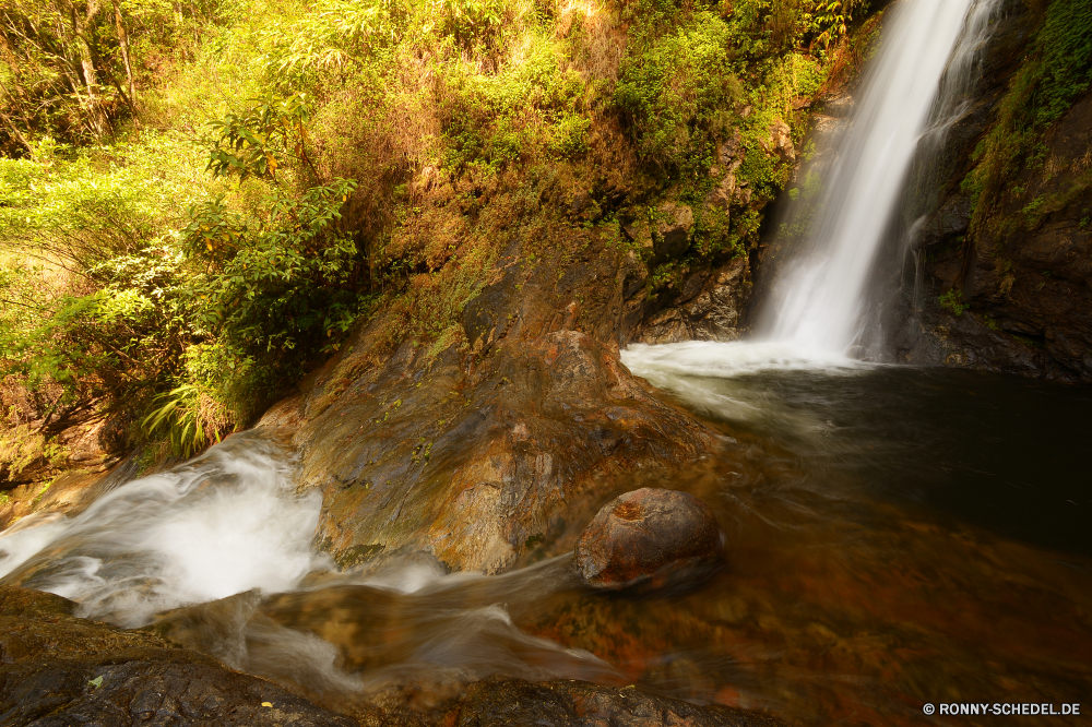 Doi Inthanon National Park Wasserfall Fluss Stream Wasser Fels Wald Stein Landschaft Kaskade Berg Frühling Strömung Umgebung fließende Park fallen fällt Wildnis Moos Bewegung Schlucht Felsen Baum Wild Schlucht im freien Creek im freien Reisen natürliche fallen Sommer nass friedliche landschaftlich platsch Kanal Tal Berge Körper des Wassers felsigen glatte frisch Reinigen Blatt ruhige Tourismus Steine gelassene Wasserfälle Kühl Ökologie Belaubung geologische formation Drop nationalen Szenerie Bäume Geschwindigkeit rasche Abenteuer Szene SWIFT natürliche depression Flüsse Sprinkler heißer Frühling üppige Hölzer Frieden Pflanze Wanderung frische Luft Erhaltung Vulkan Bach Wandern gischt mechanisches Gerät Land plantschen Herbst erfrischende klar Tropischer See macht Ruhe Entspannung Holz erfrischend Stromschnellen Erholung Belichtung Gras Saison Klippe Kaskaden Flüssigkeit Extreme verschwommen Bereich niemand idyllische Harmonie Entspannen Sie sich lange Mechanismus Sonnenlicht Murmeln Tag Farbe Flüssigkeit kalt Paradies reine natürliche Höhe waterfall river stream water rock forest stone landscape cascade mountain spring flow environment flowing park fall falls wilderness moss motion canyon rocks tree wild ravine outdoor creek outdoors travel natural falling summer wet peaceful scenic splash channel valley mountains body of water rocky smooth fresh clean leaf tranquil tourism stones serene waterfalls cool ecology foliage geological formation drop national scenery trees speed rapid adventure scene swift natural depression rivers sprinkler hot spring lush woods peace plant hike freshness conservation volcano brook hiking spray mechanical device country splashing autumn refreshing clear tropical lake power calm relaxation wood refreshment rapids recreation exposure grass season cliff cascades liquid extreme blurred area nobody idyllic harmony relax long mechanism sunlight murmur day color fluid cold paradise pure natural elevation