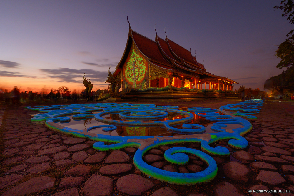 Wat Sirindhorn Wararam Architektur Tempel Himmel Gebäude Stadt Religion Reisen Kultur berühmte Tourismus Kirche alt Denkmal Geschichte Kathedrale Wahrzeichen Resort Museum Platz Turm Basil Antike Gold Kuppel traditionelle Backstein Orthodoxe St Palast Hauptstadt Wasser St. architektonische Golden Symbol Resorthotel Bau Reiseziele Leinwand-Zelt Basilikum-s Sommer Kreuz aussenansicht Park Nacht Urlaub bunte Baum Zentrum religiöse Wolke Platz Landschaft historischen Urlaub Haus historische Labyrinth Kunst Tag Struktur Meer Detail Luxus Licht Ziel Stadt Tourist Dach Kruzifix Basilika Kloster Urban Schloss Bereich Dämmerung Fluss Winter im freien Bucht Gestaltung hell Szene sonnig Spiritualität Tropischer Entspannen Sie sich Zwiebel Urlaub Osten Ozean Straße Sonne Farbe Sonnenuntergang Küste Mauer architecture temple sky building city religion travel culture famous tourism church old monument history cathedral landmark resort museum square tower basil ancient gold dome traditional brick orthodox st palace capital water saint architectural golden symbol resort hotel construction destinations canvas tent basil s summer cross exterior park night vacation colorful tree center religious cloud place landscape historic holiday house historical maze art day structure sea detail luxury light destination town tourist roof crucifix basilica monastery urban castle area dusk river winter outdoor bay design bright scene sunny spirituality tropical relax onion vacations east ocean street sun color sunset coast wall