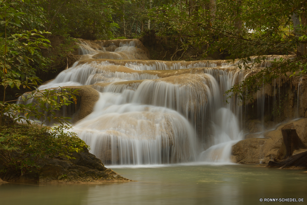 Erawan National Park Wasserfall Brunnen Stream Fluss Wasser Struktur Fels Wald Kaskade Landschaft fließende Park Stein Umgebung fallen Strömung Creek Bewegung fällt im freien Frühling Berg natürliche Baum friedliche landschaftlich Reisen Wild nass Szenerie Moos Felsen platsch fallen ruhige im freien frisch Kanal glatte Dam gelassene Sommer Tourismus Szene Wildnis Bäume Kühl Drop Wasserfälle Reinigen Körper des Wassers frische Luft Blatt Tropischer Barrier Abenteuer rasche nationalen Geschwindigkeit Pflanze Frieden erfrischend üppige Steine Belaubung Kaskaden Ökologie macht felsigen plantschen Erhaltung Obstruktion Stromschnellen Dschungel See Saison Hölzer Schlucht Paradies Berge entspannende SWIFT Flüsse Wandern erfrischende Schlucht Weichzeichnen Erholung Wildpflanze seidige Herbst Flüssigkeit Bereich Tag niemand Regen Harmonie Garten reine Holz Ruhe Tal Land Flüssigkeit Wanderweg Schwimmbad Attraktion Bewegung China waterfall fountain stream river water structure rock forest cascade landscape flowing park stone environment fall flow creek motion falls outdoor spring mountain natural tree peaceful scenic travel wild wet scenery moss rocks splash falling tranquil outdoors fresh channel smooth dam serene summer tourism scene wilderness trees cool drop waterfalls clean body of water freshness leaf tropical barrier adventure rapid national speed plant peace refreshment lush stones foliage cascades ecology power rocky splashing conservation obstruction rapids jungle lake season woods ravine paradise mountains relaxing swift rivers hiking refreshing canyon blur recreation uncultivated silky autumn fluid range day nobody rain harmony garden pure wood calm valley country liquid trail pool attraction movement china