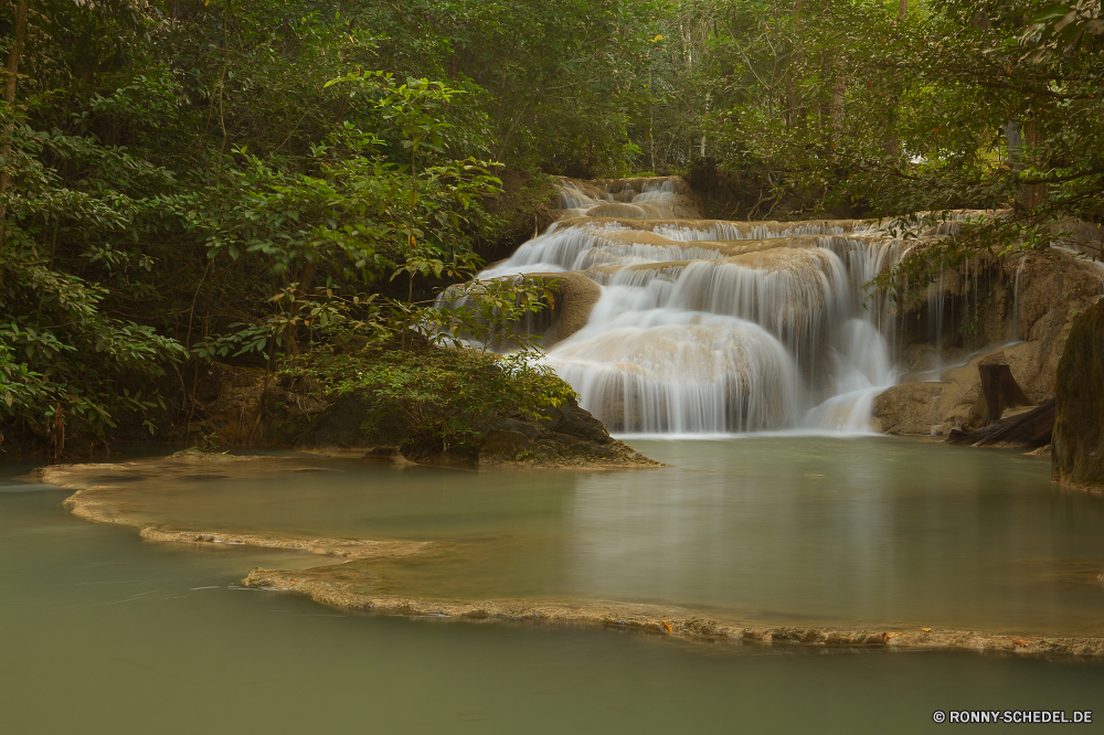 Erawan National Park Kanal Körper des Wassers Wasserfall Fluss Stream Wasser Landschaft Fels Wald Kaskade Park Strömung Stein landschaftlich Umgebung Felsen fallen Berg Baum Creek fließende Brunnen nass Szenerie im freien Bewegung Wild platsch Reisen Frühling natürliche Sommer Struktur Bäume friedliche glatte Wildnis ruhige gelassene im freien Szene Tourismus See fällt Moos frisch Gras Berge Geschwindigkeit fallen nationalen Dam Drop Urlaub felsigen Pflanze Wasserfälle Himmel üppige Reinigen Blatt Kühl Steine Paradies Tropischer Barrier Holz frische Luft Schwimmbad Schlucht Belaubung Frieden Hölzer Erhaltung macht Küste Erholung rasche Land Teich Abenteuer Tal sonnig Wolken reine Ruhe Kaskaden Stromschnellen Flüsse klar plantschen gischt Bewuchs Reiher Harmonie Wildpflanze Obstruktion Wanderung Dschungel Flüssigkeit Schlucht entspannende Entwicklung des ländlichen Meer Saison niemand channel body of water waterfall river stream water landscape rock forest cascade park flow stone scenic environment rocks fall mountain tree creek flowing fountain wet scenery outdoor motion wild splash travel spring natural summer structure trees peaceful smooth wilderness tranquil serene outdoors scene tourism lake falls moss fresh grass mountains speed falling national dam drop vacation rocky plant waterfalls sky lush clean leaf cool stones paradise tropical barrier wood freshness pool canyon foliage peace woods conservation power coast recreation rapid country pond adventure valley sunny clouds pure calm cascades rapids rivers clear splashing spray vegetation egret harmony uncultivated obstruction hike jungle fluid ravine relaxing rural sea season nobody