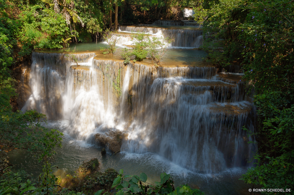 Huai Mae Kamin Waterfall Brunnen Struktur Wasserfall Fluss Stream Wasser Landschaft Wald Fels Kaskade Park Stein fällt fallen Reisen fließende Berg im freien Umgebung Baum Frühling Creek Wildnis Strömung Moos Bewegung landschaftlich Felsen natürliche fallen platsch im freien Bäume Sommer Kanal ruhige Szenerie nass friedliche See Wild frisch Wasserfälle Tourismus Körper des Wassers gelassene glatte Belaubung Pflanze Blatt üppige nationalen rasche Ökologie Reinigen Tropischer Drop Hölzer frische Luft Abenteuer Szene Kühl Flüsse erfrischend Teich Herbst Berge Erholung felsigen Land Frieden plantschen Landschaften Steine Holz Geschwindigkeit Urlaub Himmel Dschungel klar Erhaltung entspannende Neu Entwicklung des ländlichen Gras Bach seidige Wanderung Wandern Paradies idyllische Saison Blätter niemand fountain structure waterfall river stream water landscape forest rock cascade park stone falls fall travel flowing mountain outdoor environment tree spring creek wilderness flow moss motion scenic rocks natural falling splash outdoors trees summer channel tranquil scenery wet peaceful lake wild fresh waterfalls tourism body of water serene smooth foliage plant leaf lush national rapid ecology clean tropical drop woods freshness adventure scene cool rivers refreshment pond autumn mountains recreation rocky country peace splashing scenics stones wood speed vacation sky jungle clear conservation relaxing new rural grass brook silky hike hiking paradise idyllic season leaves nobody