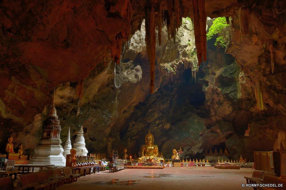 Khao Luang Cave Höhle geologische formation Reisen Tourismus Stein Fels Architektur Antike alt Religion Tempel Geschichte Berg Wahrzeichen Gebäude Innenseite Park religiöse Denkmal Geologie Wasser landschaftlich Schlucht Erde nationalen Licht historische dunkel Kalkstein historischen Kathedrale Struktur Stadt Kirche Tourist Altar Landschaft Fluss Höhle Kultur u-Bahn Dunkelheit Himmel Sandstein Tropfsteinhöhle Klippe Bildung natürliche Mauer Stalagmit nass geheimnisvolle Nacht Skulptur Urlaub Statue Steine Wüste Calcit geologische Formationen Bogen Ruine felsigen Mysterium Extreme tief Baum bunte Orange Kunst traditionelle Halle Gottesdienst unter im freien Osten Ökologie Spalte Turm ganz Mining Mineralien versteckt Sand Frühling Klettern Farbe beten Erbe entfernten heilig außerhalb glauben einzigartige Orientalische Muster Stadt gelb cave geological formation travel tourism stone rock architecture ancient old religion temple history mountain landmark building inside park religious monument geology water scenic canyon earth national light historical dark limestone historic cathedral structure city church tourist altar landscape river cavern culture underground darkness sky sandstone stalactite cliff formation natural wall stalagmite wet mysterious night sculpture vacation statue stones desert calcite geologic formations arch ruin rocky mystery extreme deep tree colorful orange art traditional hall worship under outdoor east ecology column tower quite mining minerals hidden sand spring climb color pray heritage remote holy outside faith unique oriental pattern town yellow