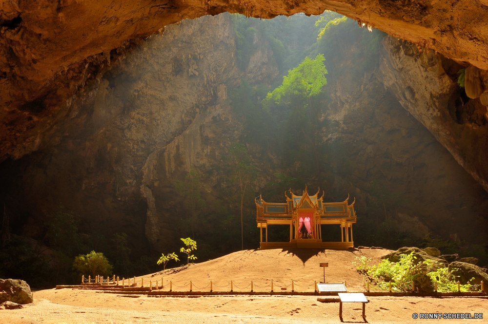 Khao Sam Roi Yot National Park Landschaft Bulldozer Traktor Wüste Himmel Heckbagger Gebäude Fels Reisen Maschine landschaftlich Sand Struktur Entwicklung des ländlichen Gras alt Tourismus Park Power shovel im freien Feld Baum Tal Wolken Haus Land Fahrzeug Szenerie Berg self-propelled vehicle Land Antike Schlucht Mauer Scheune Felsen Stein Berge Landschaft nationalen Straße Gerät Radfahrzeug Erde Architektur Sonnenuntergang Bäume Wohnung Schmutz Urlaub Gehäuse Dach Wildnis Bauernhof Klippe Landwirtschaft Sonne Wirtschaftsgebäude Orange im freien Heu Wild Jurte Bau Industrie gelb Rustikale Grab Pflanze Wahrzeichen Wiese An Wasser Szene Backstein trocken historischen Geschichte Herbst Wald Maschinen Wolke Sommer Sonnenaufgang Hügel Jahrgang im Alter von LKW mir bunte Sandstein Arbeit Saison landscape bulldozer tractor desert sky backhoe building rock travel machine scenic sand structure rural grass old tourism park power shovel outdoor field tree valley clouds house country vehicle scenery mountain self-propelled vehicle land ancient canyon wall barn rocks stone mountains countryside national road device wheeled vehicle earth architecture sunset trees dwelling dirt vacation housing roof wilderness farm cliff agriculture sun farm building orange outdoors hay wild yurt construction industry yellow rustic grave plant landmark meadow to water scene brick dry historic history autumn forest machinery cloud summer sunrise hill vintage aged truck mine colorful sandstone work season