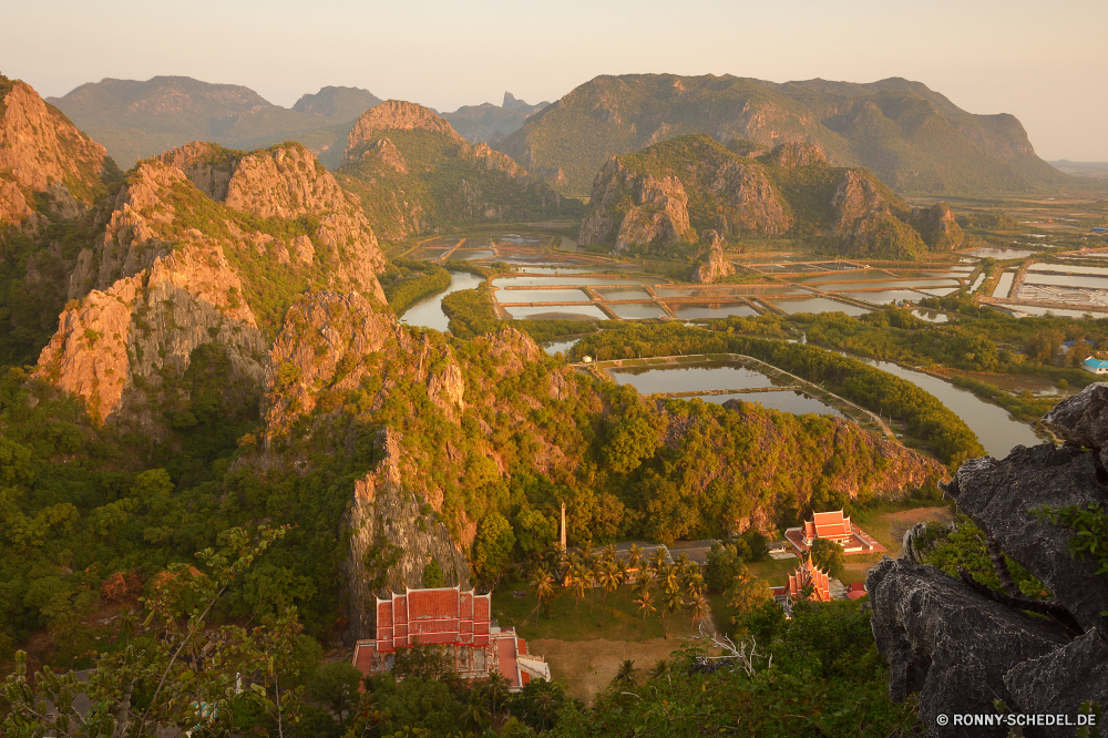 Khao Sam Roi Yot National Park Hochland Berg Landschaft Berge Schlucht Tal Reisen Fluss Park Baum Fels Wolken Felge nationalen landschaftlich Himmel Tourismus im freien Stein im freien Wüste Klippe Wandern Orange Geologie Grand Südwesten Wald Tourist Aushöhlung Wahrzeichen Viadukt Felsen Szenerie Westen Urlaub Sand Abenteuer geologische Wunder Mesa Bäume Brücke Hügel Herbst Welt fallen Struktur Panorama Süden Entwicklung des ländlichen Wolke Wasser Land Szene bunte Farbe Gras Straße gelb Sommer natürliche Hügel Schlucht See Landschaft Wildnis Sonnenuntergang Schloss sonnig Umgebung Spitze Saison Sonne felsigen Licht Blatt gelassene Feld Kirche Belaubung friedliche Bereich Wiese Pflanze ruhige Landwirtschaft highland mountain landscape mountains canyon valley travel river park tree rock clouds rim national scenic sky tourism outdoor stone outdoors desert cliff hiking orange geology grand southwest forest tourist erosion landmark viaduct rocks scenery west vacation sand adventure geological wonder mesa trees bridge hill autumn world fall structure panorama south rural cloud water country scene colorful color grass road yellow summer natural hills ravine lake countryside wilderness sunset castle sunny environment peak season sun rocky light leaf serene field church foliage peaceful range meadow plant tranquil agriculture