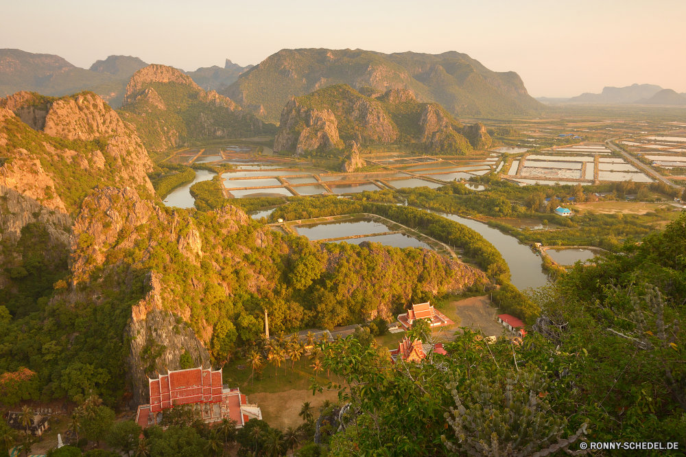 Khao Sam Roi Yot National Park Hochland Berg Landschaft Baum Berge Fluss Park Tal Himmel Reisen Szenerie landschaftlich Wald Wolken Schlucht Herbst Tourismus fallen Fels nationalen im freien im freien Bäume Orange Wandern Felge Wüste Hügel Südwesten Stein Entwicklung des ländlichen Klippe Saison Tourist Urlaub bunte Land natürliche Wolke Panorama Felsen Bereich Wasser Gras Geologie Grand Landschaft Wildnis Abenteuer gelb Umgebung Szene Farbe Wahrzeichen Sommer geologische Wunder friedliche Aushöhlung Hügel Westen Wiese Feld Blatt Spitze See Sand Belaubung Mesa Sonnenuntergang sonnig Viadukt Holz Welt Licht Brücke ruhige Straße Schloss Sonne Struktur Bereich Süden Pflanze Hölzer Land Frühling am Morgen saisonale Kiefer felsigen gelassene Blätter Landschaften Boden Pfad Reflexion Tag Landwirtschaft highland mountain landscape tree mountains river park valley sky travel scenery scenic forest clouds canyon autumn tourism fall rock national outdoors outdoor trees orange hiking rim desert hill southwest stone rural cliff season tourist vacation colorful country natural cloud panorama rocks range water grass geology grand countryside wilderness adventure yellow environment scene color landmark summer geological wonder peaceful erosion hills west meadow field leaf peak lake sand foliage mesa sunset sunny viaduct wood world light bridge tranquil road castle sun structure area south plant woods land spring morning seasonal pine rocky serene leaves scenics ground path reflection day agriculture