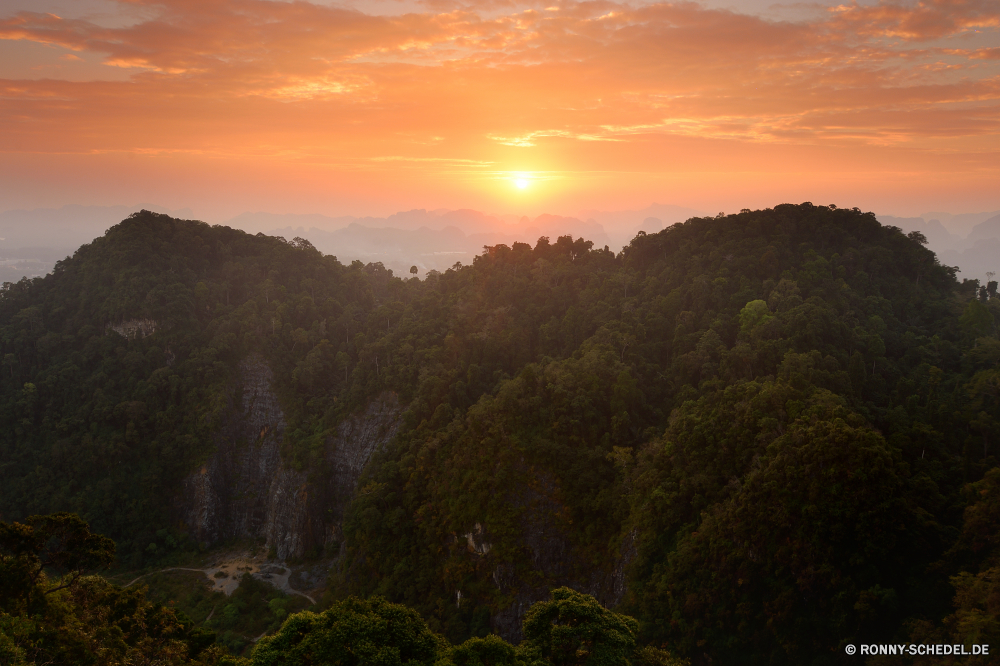 Tiger Cave Temple Berg Landschaft Wildnis Hochland Berge Tal Fluss Himmel Baum Wald Reisen Wolken Bereich Park Wasser Wolke Fels Bäume Tourismus See nationalen Schlucht im freien Szenerie Gras Hügel landschaftlich Sommer Spitze Stein im freien Herbst Wandern geologische formation Szene Hügel Schnee Umgebung Urlaub friedliche Wüste Klippe Entwicklung des ländlichen Land Felsen natürliche ruhige fallen Stream Farbe Panorama Abenteuer Reflexion hoch Tag Vulkan gelassene Schlucht sonnig Feld Wahrzeichen natürliche Höhe Frühling natürliche depression Orange Ruhe Tourist Pflanze Straße Horizont Sonnenuntergang Felge Wild gelb Norden Landschaften Saison Sonne Landschaft Licht Mesa Grat Alp Südwesten übergeben Geologie Grand Westen majestätisch Teich Bereich Holz Belaubung Wetter Sand mountain landscape wilderness highland mountains valley river sky tree forest travel clouds range park water cloud rock trees tourism lake national canyon outdoors scenery grass hill scenic summer peak stone outdoor autumn hiking geological formation scene hills snow environment vacation peaceful desert cliff rural land rocks natural tranquil fall stream color panorama adventure reflection high day volcano serene ravine sunny field landmark natural elevation spring natural depression orange calm tourist plant road horizon sunset rim wild yellow north scenics season sun countryside light mesa ridge alp southwest pass geology grand west majestic pond area wood foliage weather sand