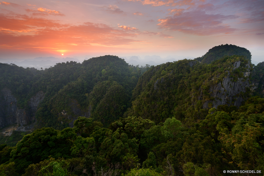 Tiger Cave Temple Bereich Berg Landschaft Baum Wildnis Hochland Berge Wald Himmel Fluss Bäume Tal im freien Reisen Park nationalen Fels Wasser landschaftlich See Wolke Hügel Sommer woody plant Spitze Pflanze Herbst Wolken Gras Tourismus Wandern Szenerie im freien Tag Szene vascular plant fallen Stein Schlucht Umgebung Entwicklung des ländlichen hoch natürliche Belaubung Klippe ruhige Schnee Hügel Hölzer Panorama Bereich Felsen Saison Blatt friedliche Kiefer Land southern beech Wild Frühling Urlaub Blätter Sonne felsigen Landschaften Abenteuer Feld Holz Nach oben Insel Landschaft Straße Reflexion Farbe außerhalb Bewuchs Norden Stream Wüste Pflanzen Ruhe Tourist Wiese bunte Strauch Meer range mountain landscape tree wilderness highland mountains forest sky river trees valley outdoors travel park national rock water scenic lake cloud hill summer woody plant peak plant autumn clouds grass tourism hiking scenery outdoor day scene vascular plant fall stone canyon environment rural high natural foliage cliff tranquil snow hills woods panorama area rocks season leaf peaceful pine land southern beech wild spring vacation leaves sun rocky scenics adventure field wood top island countryside road reflection color outside vegetation north stream desert plants calm tourist meadow colorful shrub sea