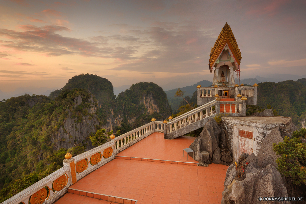 Tiger Cave Temple Kloster religiöse Residenz Residenz Haus Gebäude Architektur Kirche Stadt Turm Reisen Wohnung Stadt Wahrzeichen Tourismus alt Geschichte Himmel Fluss Antike berühmte Berg Palast Schloss Kathedrale Dach Landschaft Religion historische Tourist Hügel historischen Kultur Urban Wasser Baum Stein Gebäude Tempel Wolken Bäume Panorama landschaftlich Mauer Häuser Denkmal Brücke aussenansicht Kuppel Urlaub Erbe St. Hauptstadt Backstein Berge Straße Befestigung im freien mittelalterliche Fels religiöse Sommer Küste Dächern Wald Wolke Skyline Stadtansicht im freien Park Katholische Glocke Kreuz traditionelle Ziel See Urlaub Meer monastery religious residence residence house building architecture church town tower travel dwelling city landmark tourism old history sky river ancient famous mountain palace castle cathedral roof landscape religion historical tourist hill historic culture urban water tree stone buildings temple clouds trees panorama scenic wall houses monument bridge exterior dome vacation heritage saint capital brick mountains street fortification outdoors medieval rock religious summer coast roofs forest cloud skyline cityscape outdoor park catholic bell cross traditional destination lake holiday sea