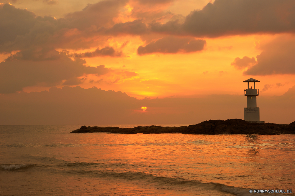 Khao Lak Sonne Sterne Sonnenuntergang Himmelskörper Strand Meer Himmel Ozean Wasser Sonnenaufgang Landschaft Wolken Reisen Dämmerung Küste 'Nabend Kontur Orange Reflexion Wolke Sommer Horizont Baum Insel Morgenröte See landschaftlich Tourismus Urlaub Golden Tropischer Nacht Sand Sonnenlicht im freien Ruhe Licht Szene Welle Farbe friedliche ruhige am Morgen Küste Wellen Urlaub natürliche Wetter Szenerie Fluss bunte dunkel im freien Ufer Sonnenschein Gold Berg sonnig dramatische romantische Bäume gelassene Atmosphäre gelb Küstenlinie hell Bucht Paradies Entspannen Sie sich Landschaften Dämmerung Boot Berge Frieden Angeln seelandschaft Entspannung warm am Meer Himmel klar welligkeit Himmel Tapete Umgebung entspannende Reiseziele Landschaften Wolkengebilde Klima idyllische Ziel Saison sun star sunset celestial body beach sea sky ocean water sunrise landscape clouds travel dusk coast evening silhouette orange reflection cloud summer horizon tree island dawn lake scenic tourism vacation golden tropical night sand sunlight outdoor calm light scene wave color peaceful tranquil morning coastline waves holiday natural weather scenery river colorful dark outdoors shore sunshine gold mountain sunny dramatic romantic trees serene atmosphere yellow shoreline bright bay paradise relax landscapes twilight boat mountains peace fishing seascape relaxation warm seaside skies clear ripple heaven wallpaper environment relaxing destinations scenics cloudscape climate idyllic destination season