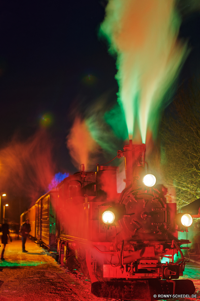 Dampflokglühen Flammenwerfer Waffe Instrument Gerät Licht Rauch Nacht Flamme Feuer Energie macht Bühne Orange schwarz heiß Laser Farbe Gefahr Digital Textur Wärme Render Fraktal Brennen Grafiken Bewegung Wirkung Fantasie Hintergrund 3D Grafik Kunst Tapete Beleuchtung bunte Explosion dunkel Sterne hell Stadt Raum Himmel gelb Optisches Gerät Form Feier generiert Windung Gestaltung Konzert Effekte Technologie Ausrüstung Partei Weichzeichnen Lichter Ereignis Glühen warm glatte Wissenschaft Kurve Welle Industrie Urlaub glühend Industrielle Musik Heiße Glut Muster Inferno Flammen Karte dreidimensionale Plattform Unterhaltung futuristische im Rampenlicht Hölle Fels Notfall Fabrik Chaos Wolken Phantasie Klang Apparat fließende Wolke Menschen flamethrower weapon instrument device light smoke night flame fire energy power stage orange black hot laser color danger digital texture heat render fractal burn graphics motion effect fantasy backdrop 3d graphic art wallpaper lighting colorful explosion dark star bright city space sky yellow optical device shape celebration generated swirl design concert effects technology equipment party blur lights event glow warm smooth science curve wave industry holiday glowing industrial music blaze pattern inferno flames show three dimensional platform entertainment futuristic spotlight hell rock emergency factory chaos clouds imagination sound apparatus flowing cloud people